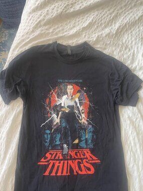 STRANGER THINGS Finale T-shirt "One Last Adventure" Size M